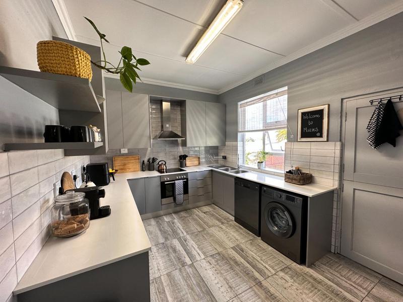 To Let 3 Bedroom Property for Rent in Muizenberg Western Cape